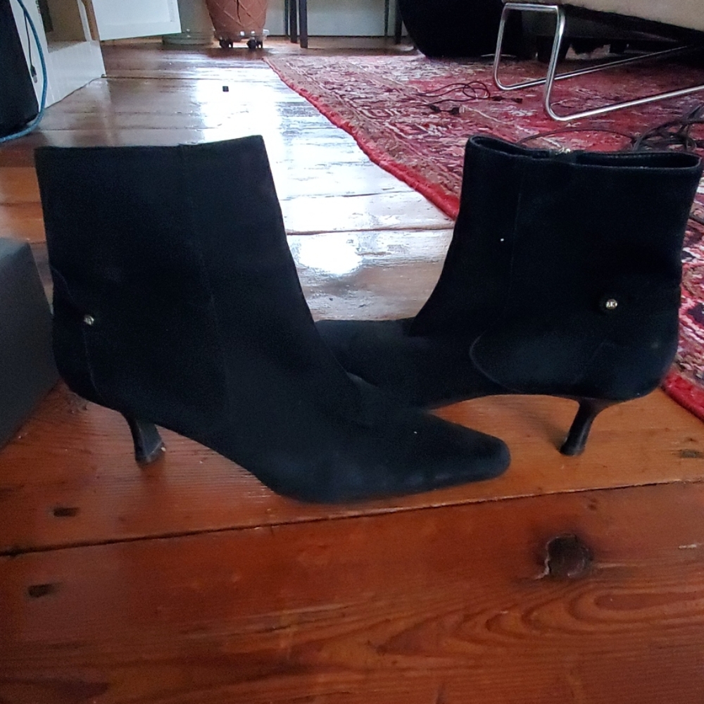 Womans AK  Anne  Klein  IFlex Black Suede Boots - Picture 4 of 6